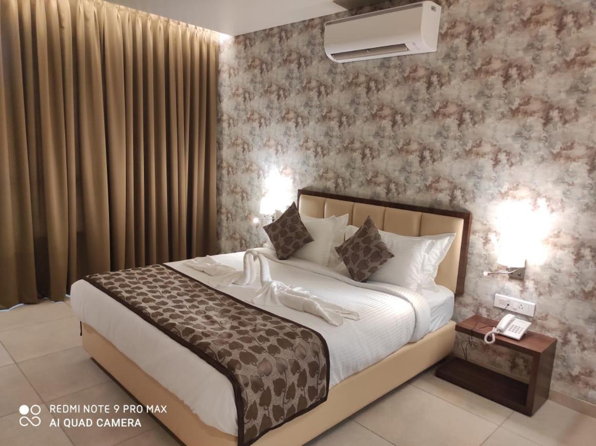 كولهابور Hotel Shlok المظهر الخارجي الصورة