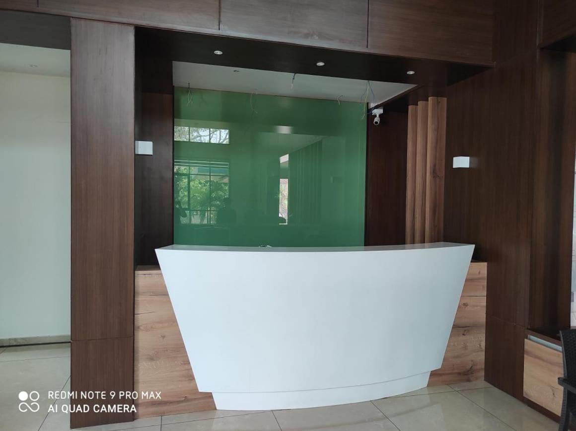 كولهابور Hotel Shlok المظهر الخارجي الصورة