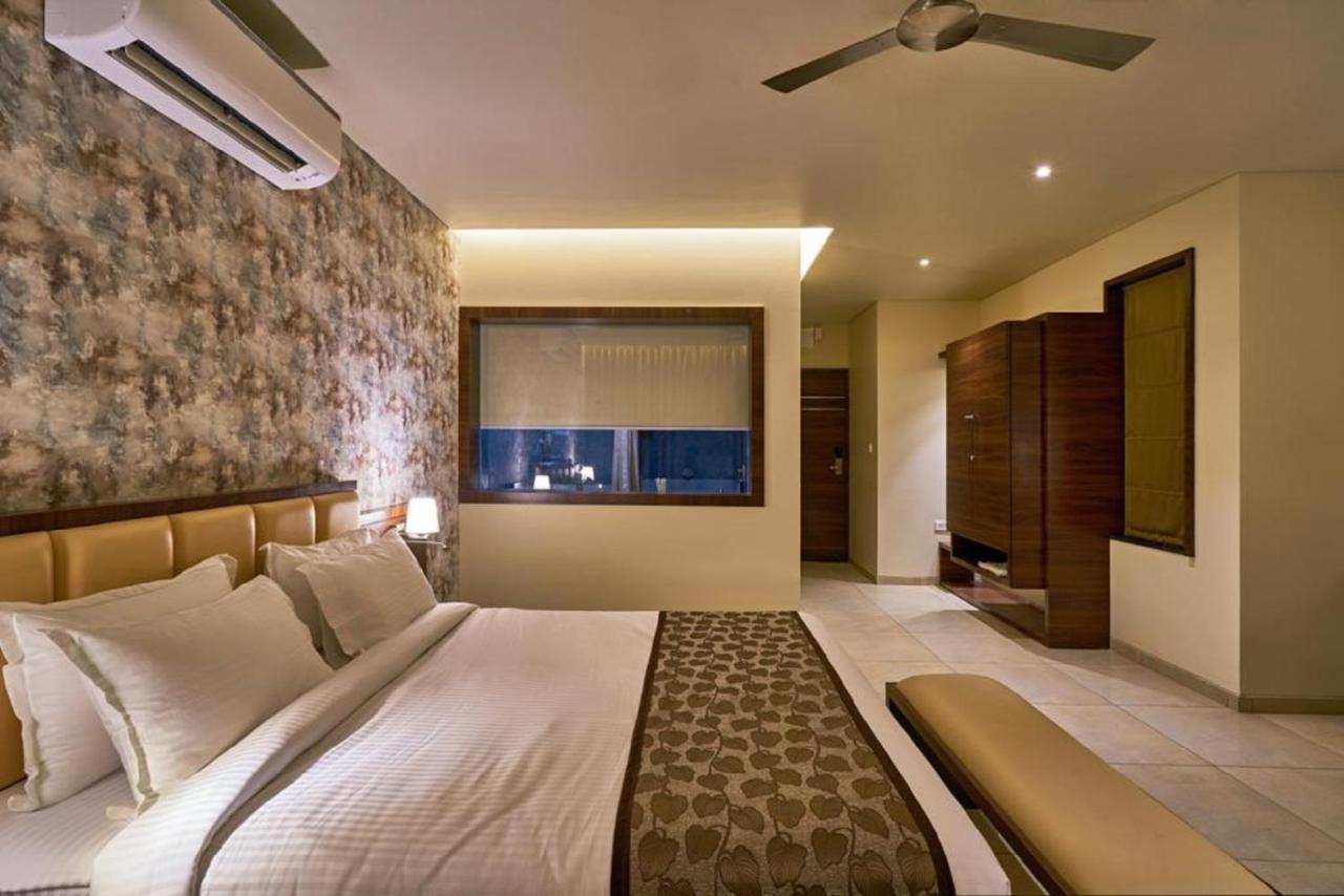 كولهابور Hotel Shlok المظهر الخارجي الصورة